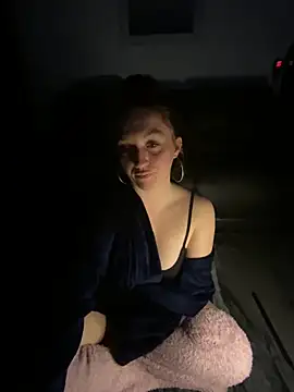 Snapshot of Stoner_BarbieXX chatting on May 12, 8:37 pm Stoner BarbieXX online show from May 12, 8:37 pm