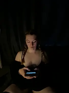 Snapshot of Stoner_BarbieXX chatting on June 9, 8:43 pm Stoner BarbieXX online show from June 9, 8:43 pm