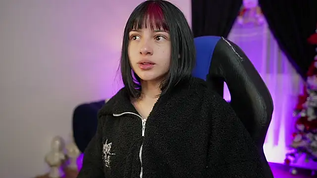 Snapshot of myeimmy_33 chatting on December 2, 10:50 am myeimmy 33 online show from December 2, 10:50 am