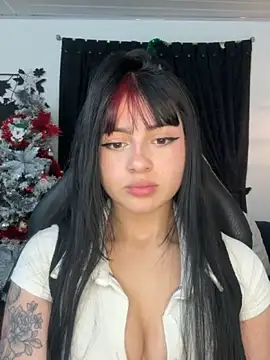 Snapshot of myeimmy_33 chatting on December 14, 11:54 pm myeimmy 33 online show from December 14, 11:54 pm