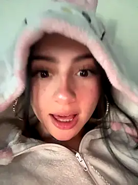 Snapshot of myeimmy_33 chatting on November 6, 10:36 pm myeimmy 33 online show from November 6, 10:36 pm