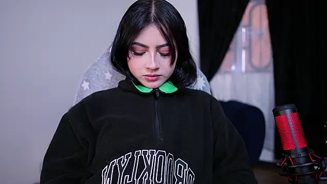 myeimmy 33 online show from April 30, 2:13 pm