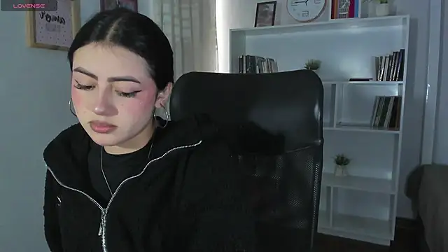 Snapshot of myeimmy_33 chatting on February 10, 5:41 pm myeimmy 33 online show from February 10, 5:41 pm