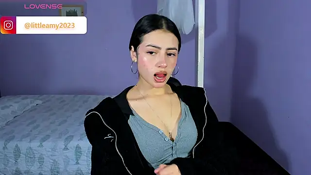 Snapshot of myeimmy_33 chatting on February 11, 3:51 pm myeimmy 33 online show from February 11, 3:51 pm
