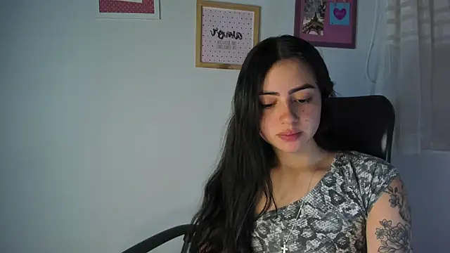 Snapshot of myeimmy_33 chatting on February 24, 6:15 pm myeimmy 33 online show from February 24, 6:15 pm