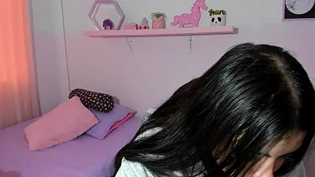 Snapshot of myeimmy_33 chatting on February 6, 10:10 pm myeimmy 33 online show from February 6, 10:10 pm
