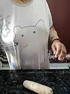 Snapshot of milf-kaira chatting on January 4, 3:29 am milf-kaira online show from January 4, 3:29 am