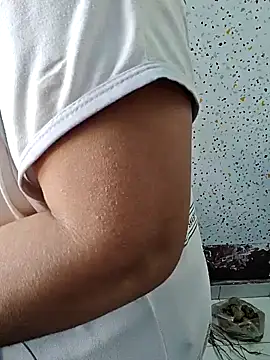 Snapshot of milf-kaira chatting on January 7, 3:03 am milf-kaira online show from January 7, 3:03 am