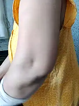 Snapshot of milf-kaira chatting on January 11, 5:10 am milf-kaira online show from January 11, 5:10 am