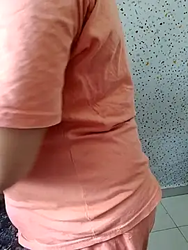 Snapshot of milf-kaira chatting on March 18, 11:33 am milf-kaira online show from March 18, 11:33 am