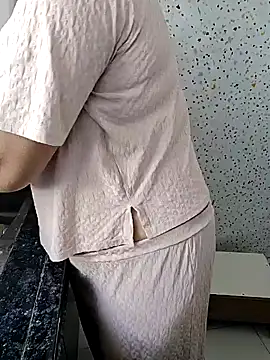 Snapshot of milf-kaira chatting on January 28, 4:29 am milf-kaira online show from January 28, 4:29 am