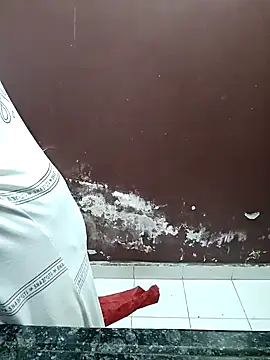 Snapshot of milf-kaira chatting on December 20, 1:58 am milf-kaira online show from December 20, 1:58 am