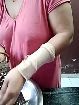 Snapshot of milf-kaira chatting on December 27, 2:58 am milf-kaira online show from December 27, 2:58 am