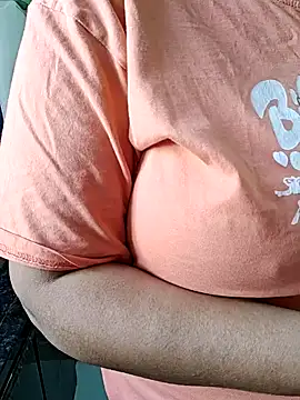 Snapshot of milf-kaira chatting on January 14, 4:04 am milf-kaira online show from January 14, 4:04 am