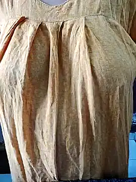 Snapshot of milf-kaira chatting on January 3, 2:54 am milf-kaira online show from January 3, 2:54 am