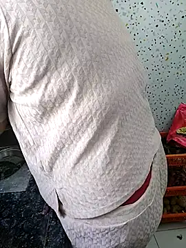 Snapshot of milf-kaira chatting on March 10, 4:49 am milf-kaira online show from March 10, 4:49 am