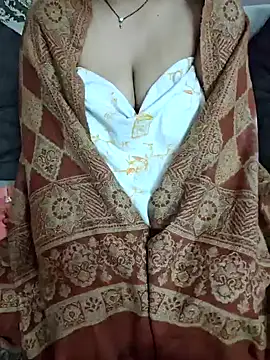 Snapshot of milf-kaira chatting on January 8, 6:20 am milf-kaira online show from January 8, 6:20 am