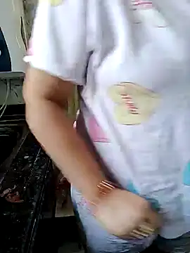 Snapshot of milf-kaira chatting on January 25, 11:44 am milf-kaira online show from January 25, 11:44 am