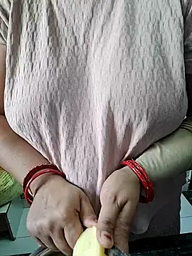 Snapshot of milf-kaira chatting on March 20, 2:19 am milf-kaira online show from March 20, 2:19 am