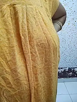 Snapshot of milf-kaira chatting on January 10, 3:07 am milf-kaira online show from January 10, 3:07 am