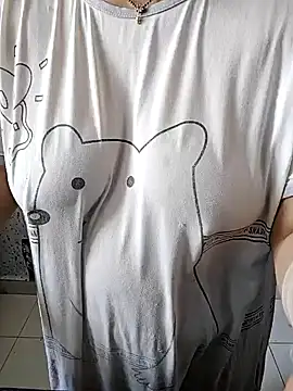 Snapshot of milf-kaira chatting on January 7, 6:05 am milf-kaira online show from January 7, 6:05 am