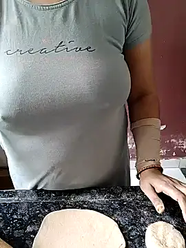 Snapshot of milf-kaira chatting on December 21, 9:33 am milf-kaira online show from December 21, 9:33 am