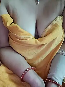 Snapshot of milf-kaira chatting on January 3, 6:00 am milf-kaira online show from January 3, 6:00 am