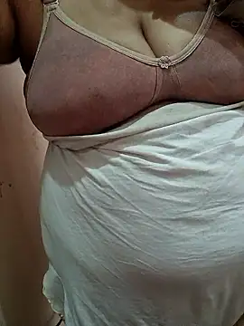 milf-kaira online show from January 12, 7:15 am