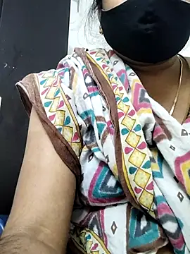 Snapshot of Tamilrojanew chatting on July 9, 6:07 pm Tamilrojanew online show from July 9, 6:07 pm