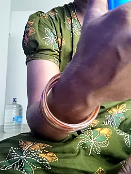 Snapshot of Tamilrojanew chatting on November 12, 5:33 am Tamilrojanew online show from November 12, 5:33 am