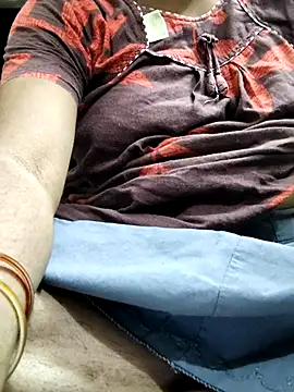 Snapshot of Tamilrojanew chatting on November 23, 3:22 pm Tamilrojanew online show from November 23, 3:22 pm