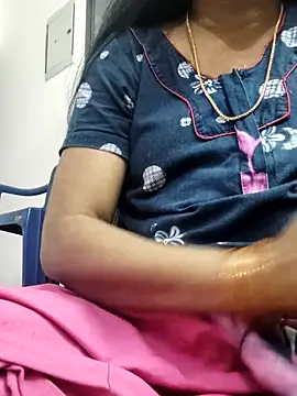 Snapshot of Tamilrojanew chatting on November 28, 8:25 am Tamilrojanew online show from November 28, 8:25 am