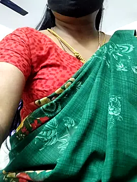Snapshot of Tamilrojanew chatting on April 28, 9:24 am Tamilrojanew online show from April 28, 9:24 am