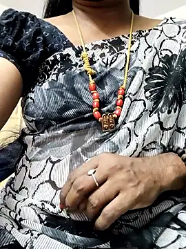 Snapshot of Tamilrojanew chatting on April 22, 6:31 am Tamilrojanew online show from April 22, 6:31 am