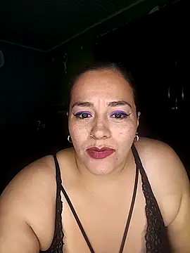 Snapshot of emily_sweet13 chatting on May 3, 2:38 am emily sweet13 online show from May 3, 2:38 am