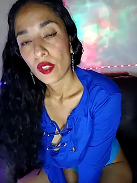 Snapshot of chloewildd_ chatting on May 29, 3:45 am chloewildd online show from May 29, 3:45 am