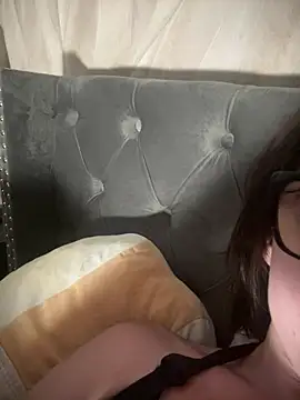 Petite moi online show from June 17, 2:16 pm