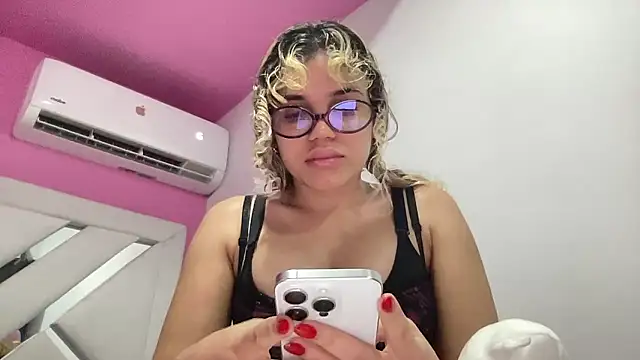 Snapshot of brithneysquirt chatting on January 11, 1:12 am brithneysquirt online show from January 11, 1:12 am