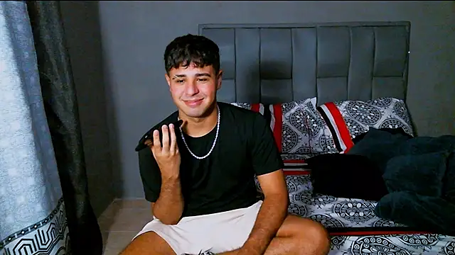 Snapshot of beautiful_james chatting on January 30, 3:11 am beautiful james online show from January 30, 3:11 am