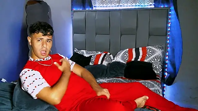 Snapshot of beautiful_james chatting on January 22, 12:06 am beautiful james online show from January 22, 12:06 am