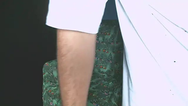 Snapshot of beautiful_james chatting on December 5, 2:58 am beautiful james online show from December 5, 2:58 am