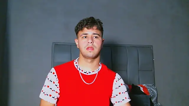 Snapshot of beautiful_james chatting on January 24, 4:39 pm beautiful james online show from January 24, 4:39 pm