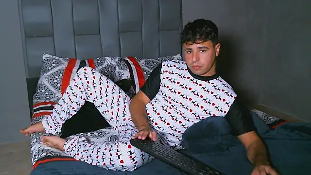 Snapshot of beautiful_james chatting on January 31, 2:37 am beautiful james online show from January 31, 2:37 am