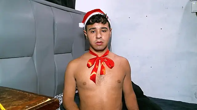 Snapshot of beautiful_james chatting on December 14, 12:22 am beautiful james online show from December 14, 12:22 am