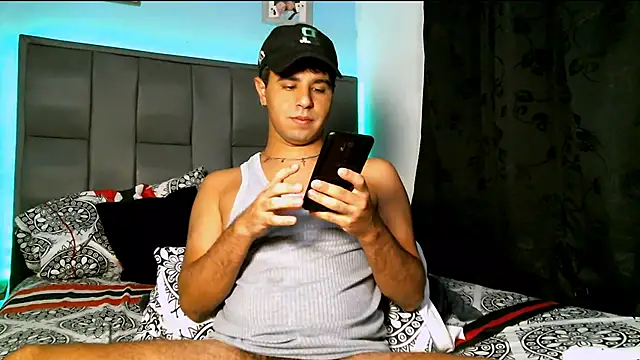 Snapshot of beautiful_james chatting on December 25, 10:48 pm beautiful james online show from December 25, 10:48 pm