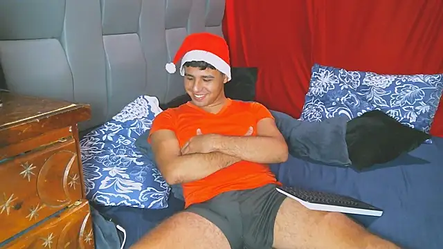 Snapshot of beautiful_james chatting on December 4, 3:31 am beautiful james online show from December 4, 3:31 am