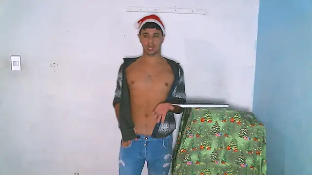 Snapshot of beautiful_james chatting on December 7, 2:25 am beautiful james online show from December 7, 2:25 am