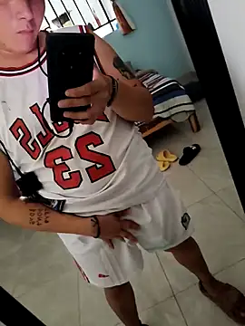 Snapshot of tripexnte chatting on April 6, 6:53 pm tripexnte online show from April 6, 6:53 pm