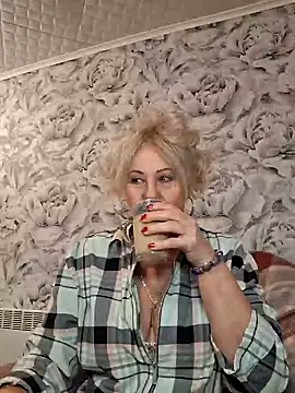 Snapshot of PALETT chatting on February 8, 6:33 am PALETT online show from February 8, 6:33 am