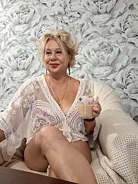 Snapshot of PALETT chatting on October 3, 3:09 am PALETT online show from October 3, 3:09 am